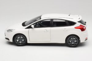 Ford Focus ST Mk2 Wit Minichamps 1:18 110082004 Metaal — afbeelding 4 van 8