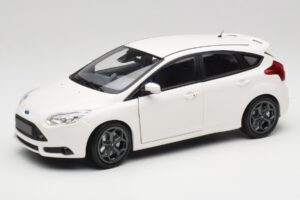 Ford Focus ST Mk2 Wit Minichamps 1:18 110082004 Metaal