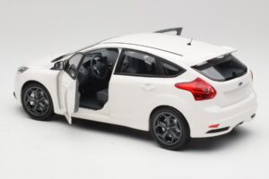 Ford Focus ST Mk2 Wit Minichamps 1:18 110082004 Metaal — afbeelding 5 van 8
