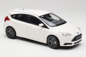 Ford Focus ST Mk2 Wit Minichamps 1:18 110082004 Metaal — afbeelding 6 van 8