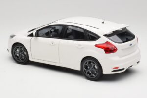 Ford Focus ST Mk2 Wit Minichamps 1:18 110082004 Metaal — afbeelding 7 van 8