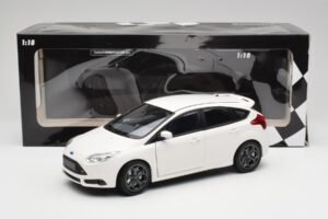 Ford Focus ST Mk2 Wit Minichamps 1:18 110082004 Metaal — afbeelding 8 van 8