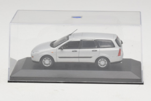Ford Focus Mk1 Turnier Zilver Minichamps 1:43 FOCUS004 Metaal — afbeelding 4 van 5