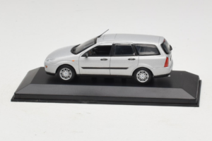 Ford Focus Mk1 Turnier Zilver Minichamps 1:43 FOCUS004 Metaal