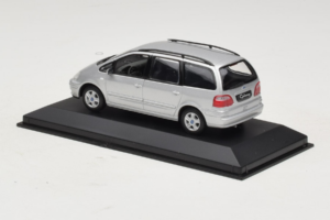 Ford Galaxy Mk2 Zilver Minichamps 1:43 GALAXY001 Metaal — afbeelding 3 van 4