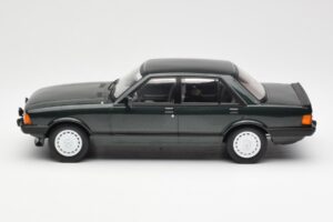 Ford Granada Mk2 2.8 Injection Donkergroen MCG 1:18 MCG18263 Metaal — afbeelding 3 van 6