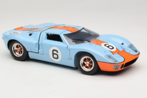 Ford GT40 Gulf #6 J. Ickx / J. Oliver 24 Hours of Le Mans 1969 Eagles Race 1:18 300600 Metaal — afbeelding 6 van 8