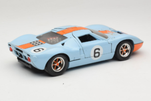 Ford GT40 Gulf #6 J. Ickx / J. Oliver 24 Hours of Le Mans 1969 Revell 1:18 48824 Metaal — afbeelding 3 van 8