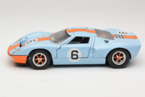 Ford GT40 Gulf #6 J. Ickx / J. Oliver 24 Hours of Le Mans 1969 Revell 1:18 48824 Metaal — afbeelding 4 van 8