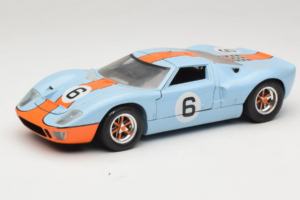 Ford GT40 Gulf #6 J. Ickx / J. Oliver 24 Hours of Le Mans 1969 Revell 1:18 48824 Metaal