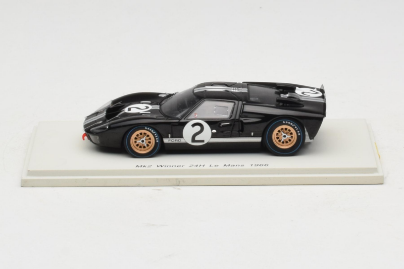 Ford GT40 Mk II #2 B. McLaren / C. Amon Shelby American Winner 24 Hours of Le Mans 1966 Spark 1:43 43LM66-O1 Hars