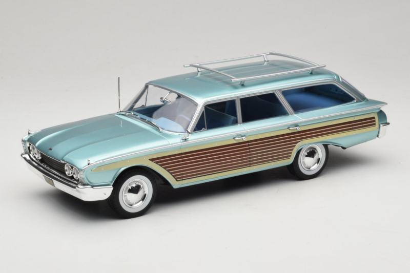 Ford Country Squire Blauw MCG 1:18 MCG18049 Metaal