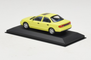 Ford Mondeo Mk1 Citrus Yellow Minichamps 1:43 MIN0821001 Metaal — afbeelding 3 van 4