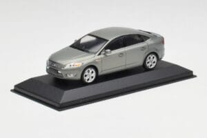 Ford Mondeo Mk3 Sedan Grijs Metallic Minichamps 1:43 IND403086003 Metaal — afbeelding 2 van 4