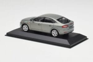 Ford Mondeo Mk3 Sedan Grijs Metallic Minichamps 1:43 IND403086003 Metaal — afbeelding 3 van 4