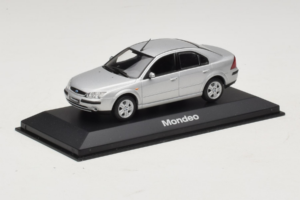 Ford Mondeo Mk3 Sedan Zilver Minichamps 1:43 MONDEO005 Metaal — afbeelding 2 van 4
