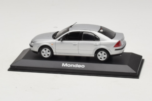Ford Mondeo Mk3 Sedan Zilver Minichamps 1:43 MONDEO005 Metaal