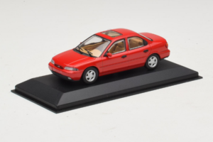 Ford Mondeo Mk1 Sedan Rood Minichamps 1:43 82000 Metaal — afbeelding 2 van 4