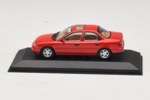 Ford Mondeo Mk1 Sedan Rood Minichamps 1:43 82000 Metaal