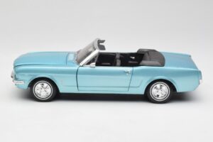 Ford Mustang Cabriolet Arcadian Blue Revell 1:18 8832-F1 Metaal — afbeelding 4 van 8