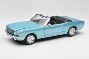 Ford Mustang Cabriolet Arcadian Blue Revell 1:18 8832-F1 Metaal