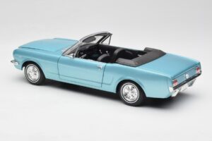 Ford Mustang Cabriolet Arcadian Blue Revell 1:18 8832-F1 Metaal — afbeelding 7 van 8
