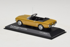 Ford Mustang Cabriolet Goud Minichamps 1:43 400082432 Metaal — afbeelding 3 van 4