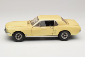 Ford Mustang Coupe Geel The Walking Dead Greenlight 1:18 12958 Metaal — afbeelding 4 van 8