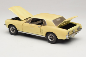 Ford Mustang Coupe Geel The Walking Dead Greenlight 1:18 12958 Metaal — afbeelding 5 van 8