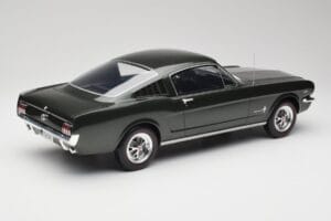 Ford Mustang Fastback Ivy Green Otto 1:12 G079 Hars — afbeelding 2 van 6
