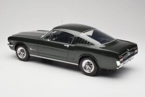 Ford Mustang Fastback Ivy Green Otto 1:12 G079 Hars — afbeelding 5 van 6