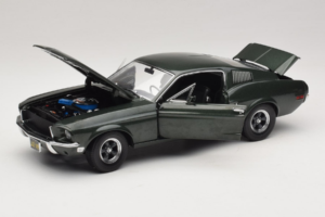 Ford Mustang GT Bullitt met Steve McQueen Figuur Greenlight 1:18 12885 Metaal — afbeelding 2 van 8