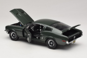 Ford Mustang GT Bullitt met Steve McQueen Figuur Greenlight 1:18 12885 Metaal — afbeelding 5 van 8