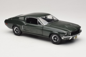 Ford Mustang GT Bullitt met Steve McQueen Figuur Greenlight 1:18 12885 Metaal — afbeelding 6 van 8
