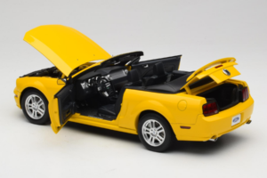 Ford Mustang GT S197 Cabriolet Screaming Yellow AUTOart 1:18 73062 Metaal — afbeelding 5 van 8