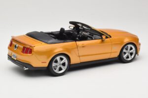 Ford Mustang GT S197 Cabriolet Goud Maisto 1:18 31158 Metaal — afbeelding 2 van 7
