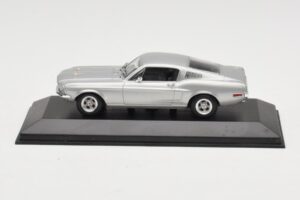 Ford Mustang GT Zilver Minichamps 1:43 FORD001 Metaal
