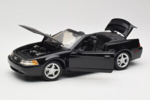 Ford Mustang GT SN95 Cabriolet Zwart Maisto 1:18 50328 Metaal — afbeelding 2 van 8