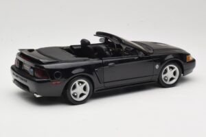 Ford Mustang GT SN95 Cabriolet Zwart Maisto 1:18 50328 Metaal — afbeelding 3 van 8