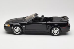 Ford Mustang GT SN95 Cabriolet Zwart Maisto 1:18 50328 Metaal — afbeelding 4 van 8