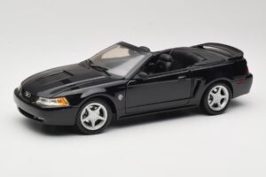 Ford Mustang GT SN95 Cabriolet Zwart Maisto 1:18 50328 Metaal