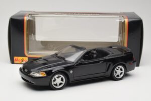Ford Mustang GT SN95 Cabriolet Zwart Maisto 1:18 50328 Metaal — afbeelding 8 van 8