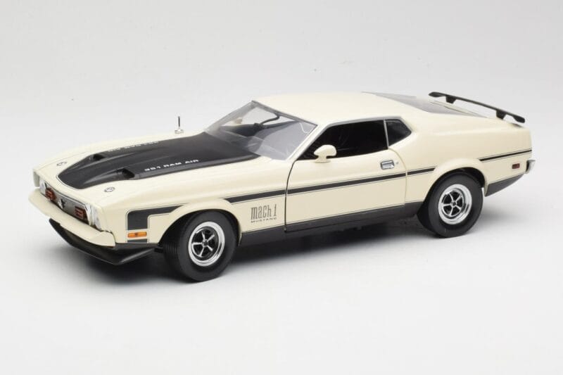 Ford Mustang Mach 1 Wit Sun Star 1:18 3602 Metaal