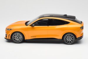 Ford Mustang Mach-E GT Performance Cyber Oranje Otto 1:18 OT983 Hars — afbeelding 3 van 6