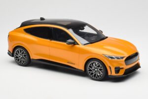 Ford Mustang Mach-E GT Performance Cyber Oranje Otto 1:18 OT983 Hars — afbeelding 4 van 6
