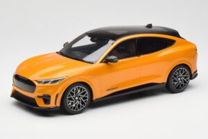 Ford Mustang Mach-E GT Performance Cyber Oranje Otto 1:18 OT983 Hars