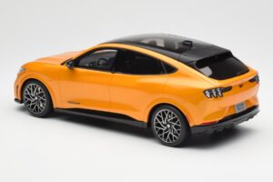 Ford Mustang Mach-E GT Performance Cyber Oranje Otto 1:18 OT983 Hars — afbeelding 5 van 6
