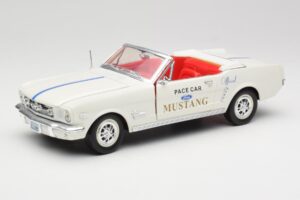 Ford Mustang Pace Car Wimbledon White Solido 1:18 81578 Metaal
