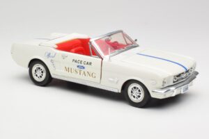 Ford Mustang Pace Car Wimbledon White Solido 1:18 81578 Metaal — afbeelding 6 van 8