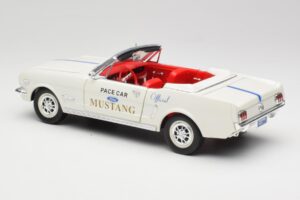 Ford Mustang Pace Car Wimbledon White Solido 1:18 81578 Metaal — afbeelding 7 van 8